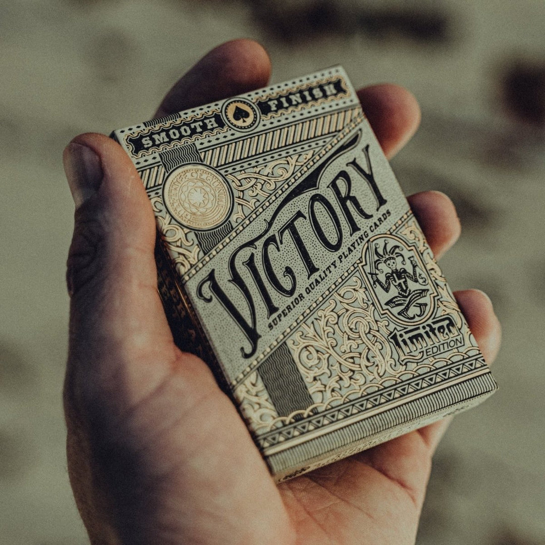 Victory Playing Cards - Joker and the Thief -